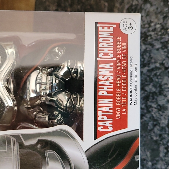 Funko Pop - Star Wars Smuggler's Bounty Captain Phasma (Chrome) - Picture 4 of 7